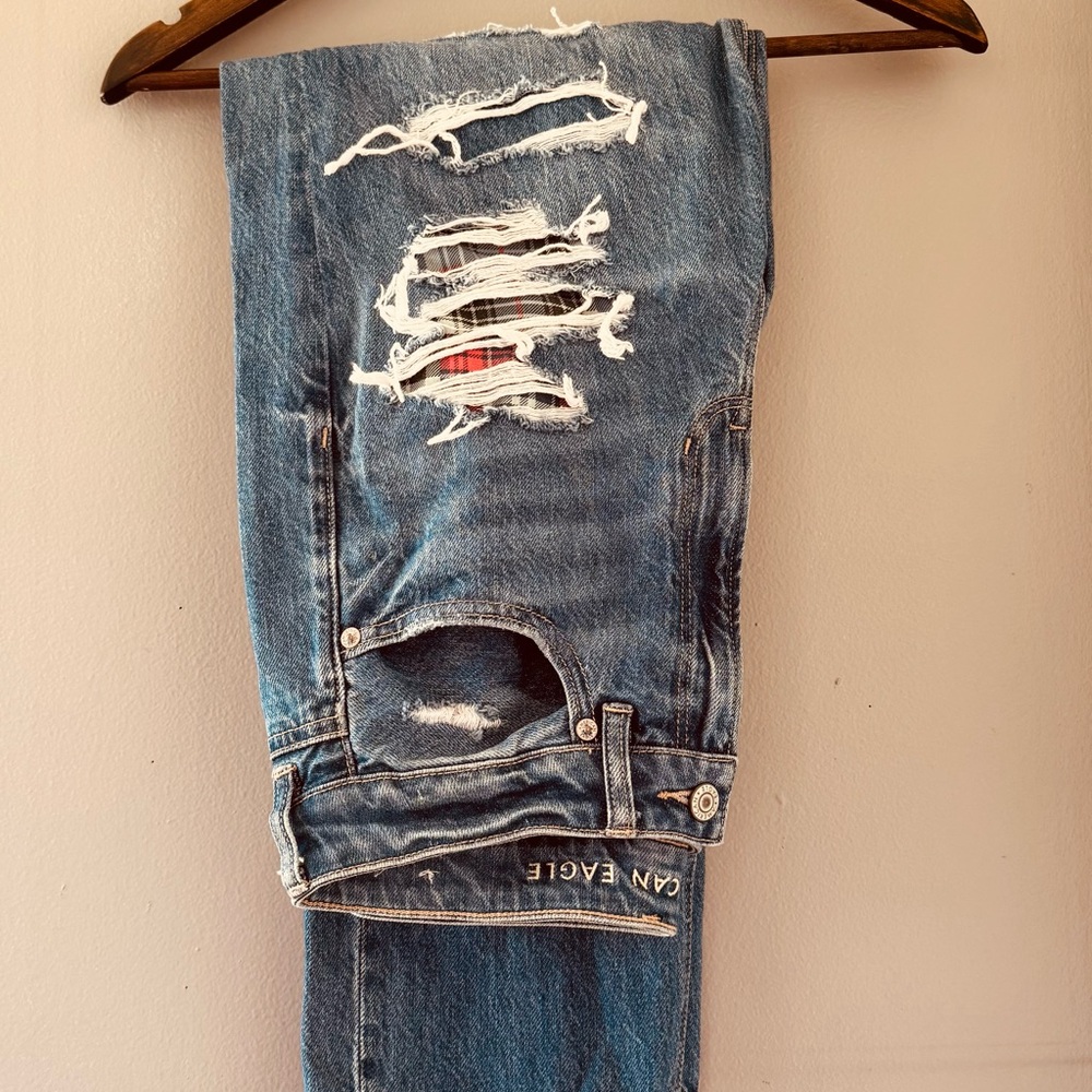 American Eagle Outfitters women’s Ripped Blue Skinny Jeans